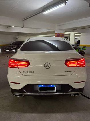 MERCEDES-BENZ GLC 250 2.0 CGI GASOLINA HIGHWAY COUPÉ 4MATIC 9G-TRONIC